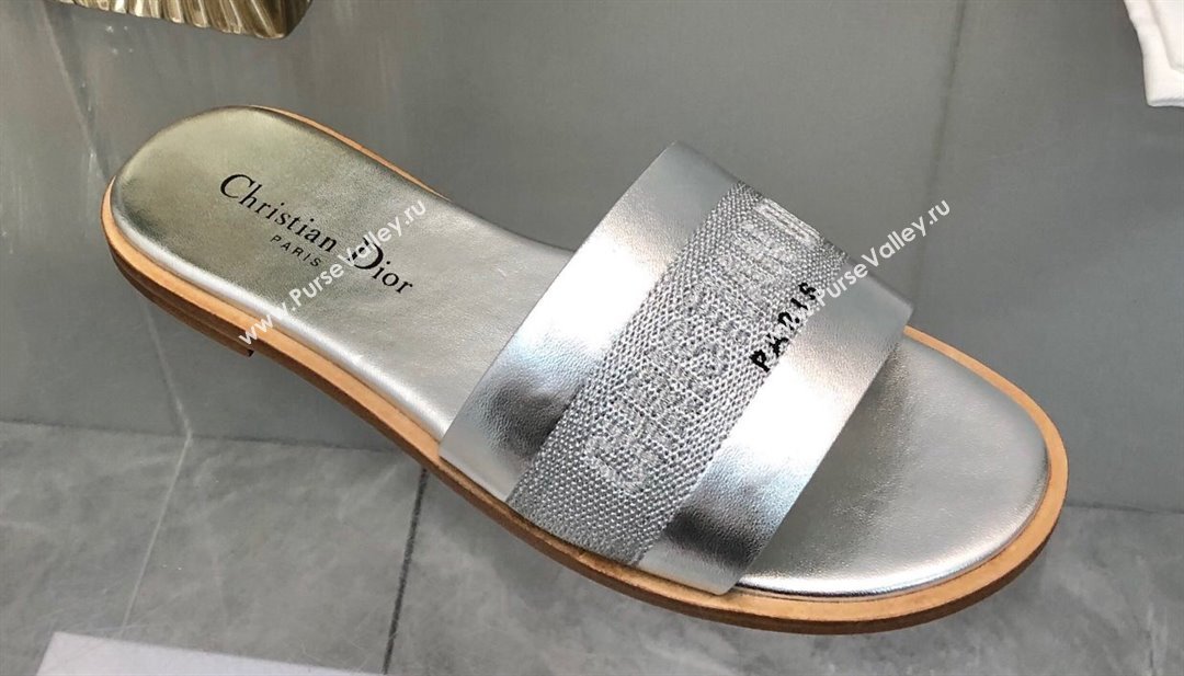 Dior Dway Slides in Silver Calfskin and Embroidered Cotton 2024 (modeng-24033016)