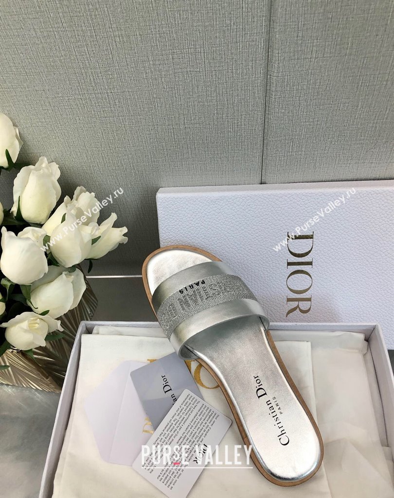 Dior Dway Slides in Silver Calfskin and Embroidered Cotton 2024 (modeng-24033016)