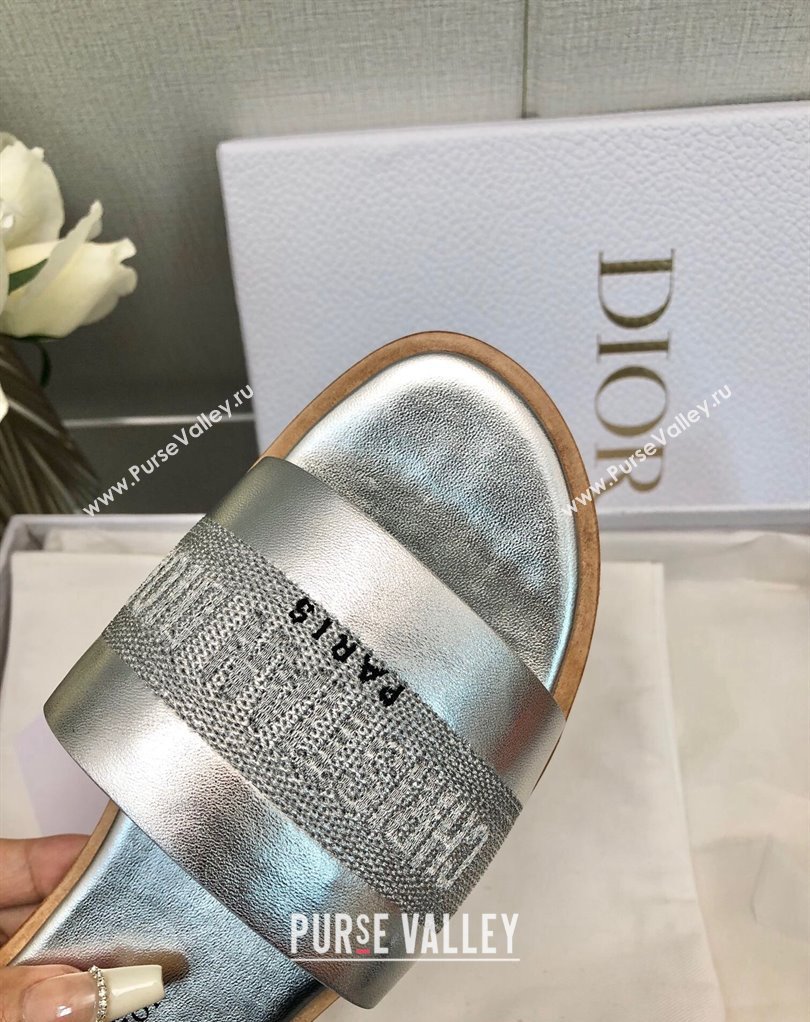 Dior Dway Slides in Silver Calfskin and Embroidered Cotton 2024 (modeng-24033016)