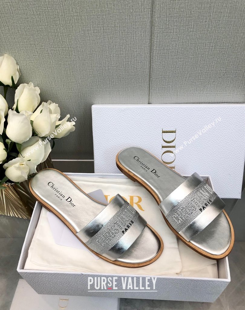 Dior Dway Slides in Silver Calfskin and Embroidered Cotton 2024 (modeng-24033016)