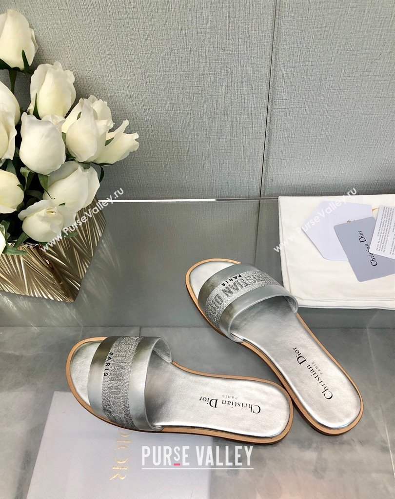 Dior Dway Slides in Silver Calfskin and Embroidered Cotton 2024 (modeng-24033016)