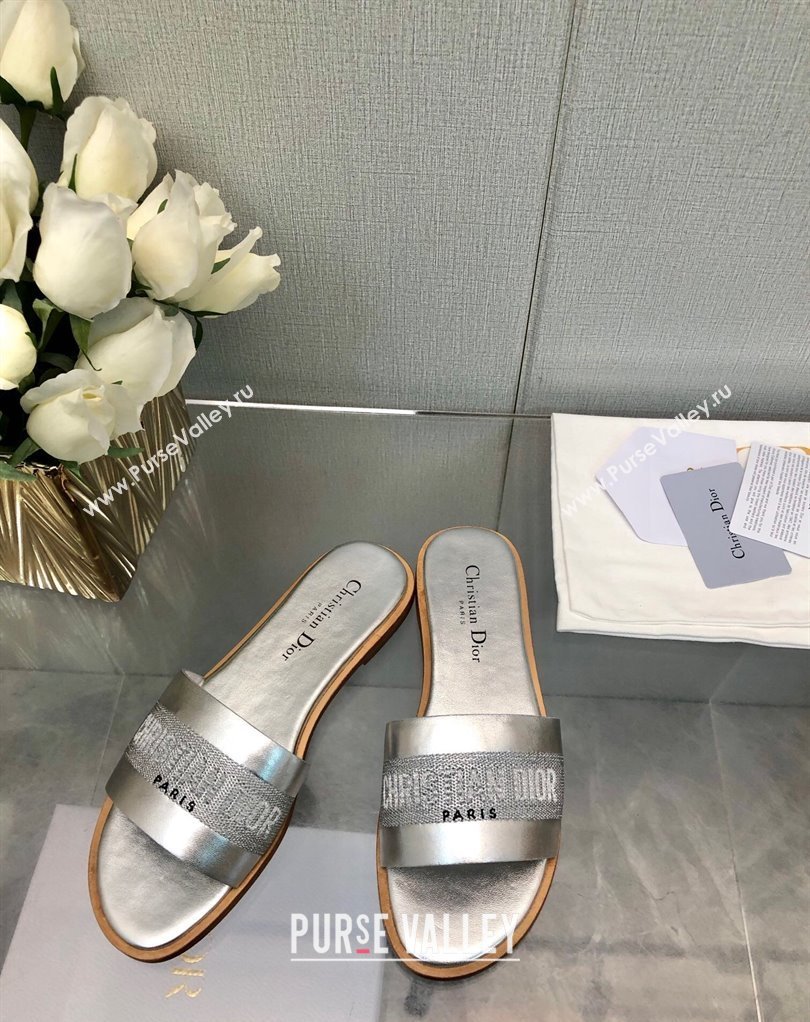 Dior Dway Slides in Silver Calfskin and Embroidered Cotton 2024 (modeng-24033016)