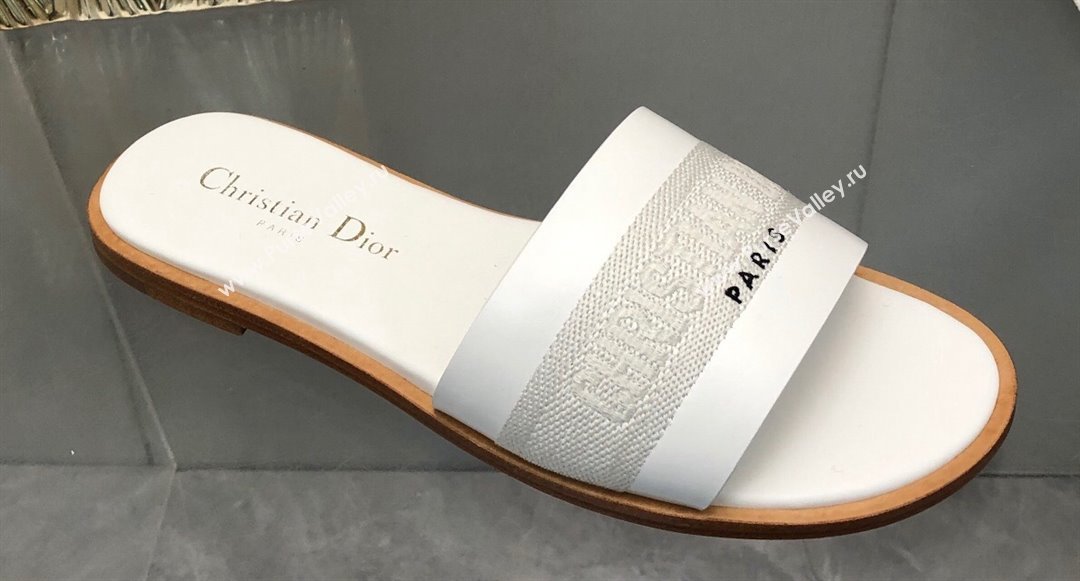 Dior Dway Slides in White Calfskin and Embroidered Cotton 2024 (modeng-24033011)