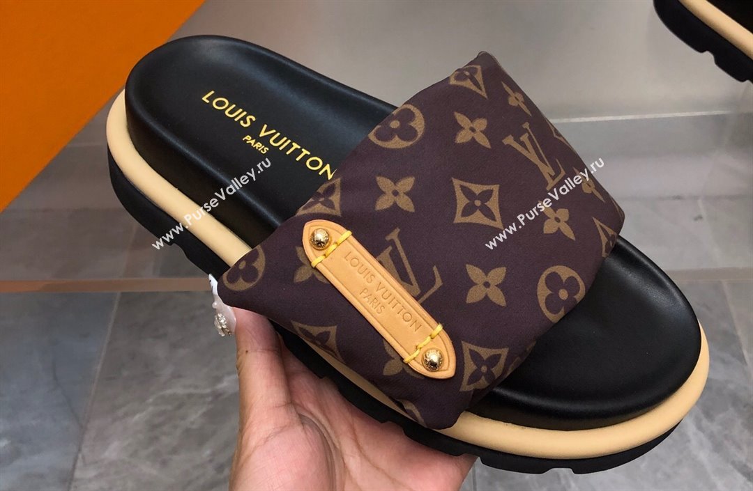 Louis Vuitton Pool Pillow Flat Comfort Women/Men Mules 05 2024 (modeng-240330a05)