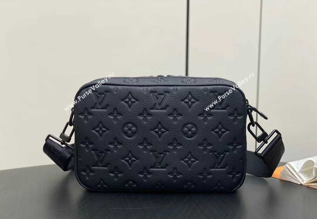 Louis Vuitton Monogram Shadow cowhide leather Alpha Messenger Bag Black 2024 (kiki-24040129)