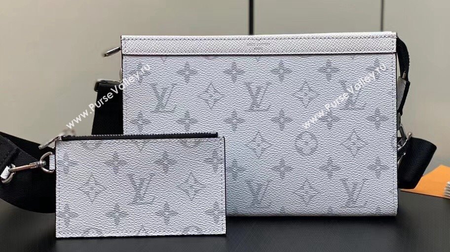 Louis Vuitton Taiga leather and Monogram canvas Gaston Wearable Wallet Bag M30935 White 2024 (kiki-24040130)