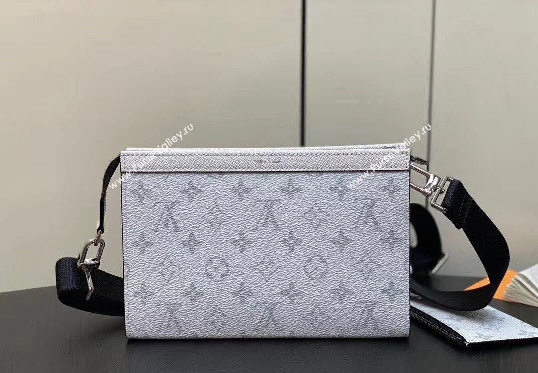 Louis Vuitton Taiga leather and Monogram canvas Gaston Wearable Wallet Bag M30935 White 2024 (kiki-24040130)