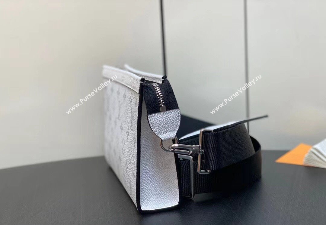 Louis Vuitton Taiga leather and Monogram canvas Gaston Wearable Wallet Bag M30935 White 2024 (kiki-24040130)