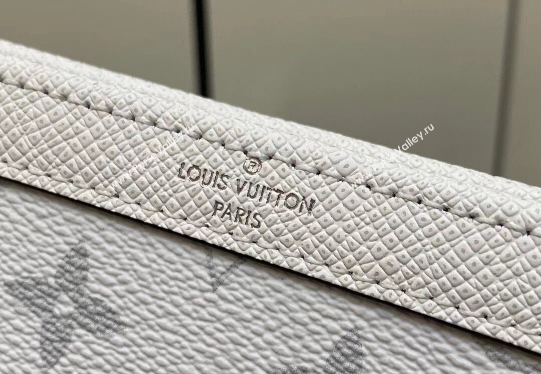 Louis Vuitton Taiga leather and Monogram canvas Gaston Wearable Wallet Bag M30935 White 2024 (kiki-24040130)