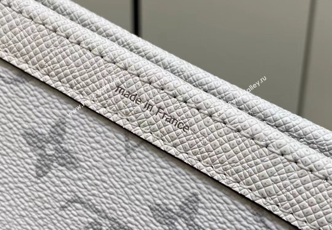 Louis Vuitton Taiga leather and Monogram canvas Gaston Wearable Wallet Bag M30935 White 2024 (kiki-24040130)