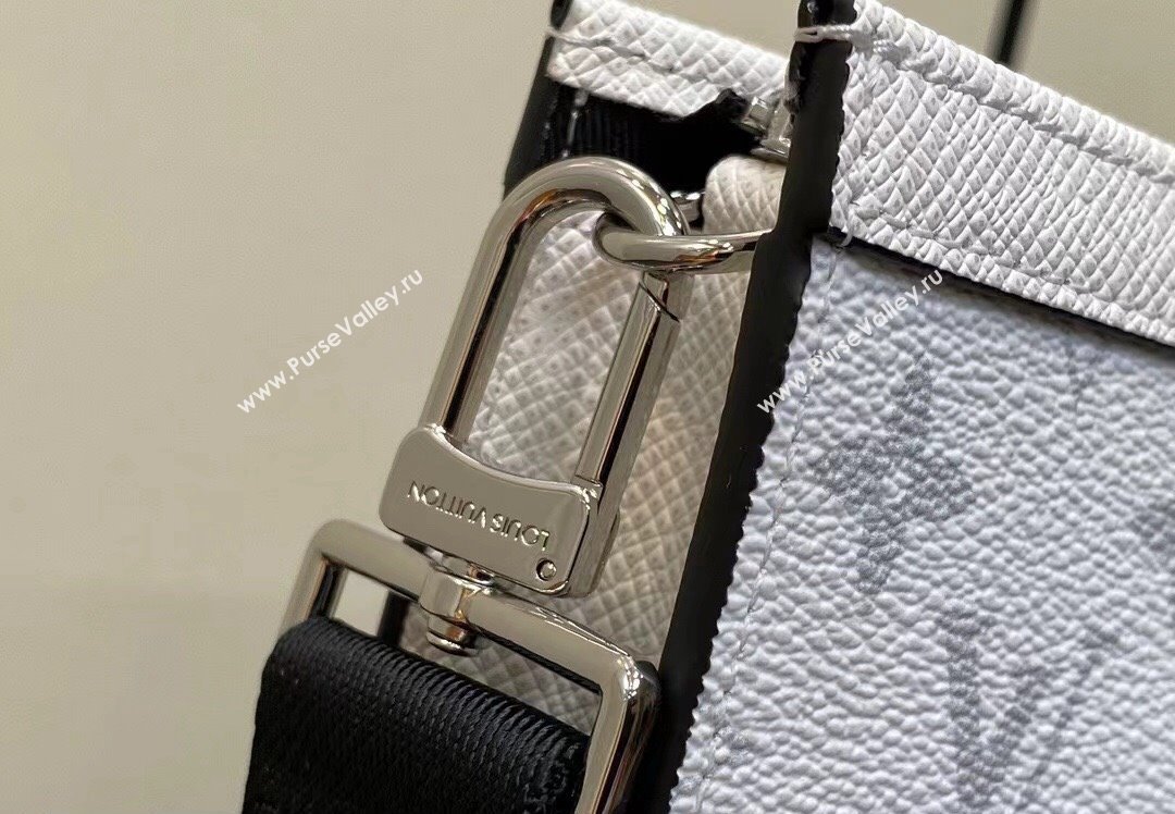 Louis Vuitton Taiga leather and Monogram canvas Gaston Wearable Wallet Bag M30935 White 2024 (kiki-24040130)