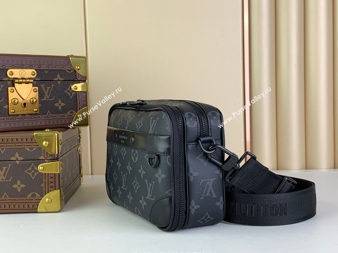 Louis Vuitton Taiga leather and Monogram canvas Alpha Messenger Bag M46955 Black 2024 (kiki-24040126)