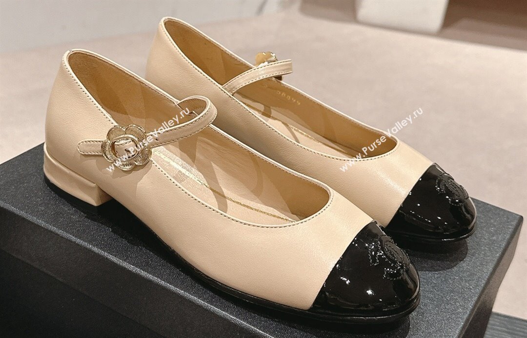 Chanel Mary Janes in Leather Beige and Patent Black 2024 (modeng-24040302)