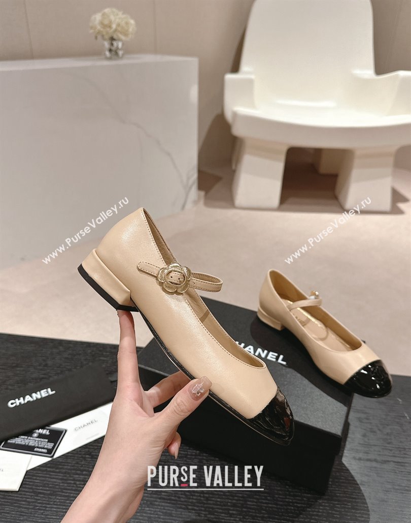Chanel Mary Janes in Leather Beige and Patent Black 2024 (modeng-24040302)