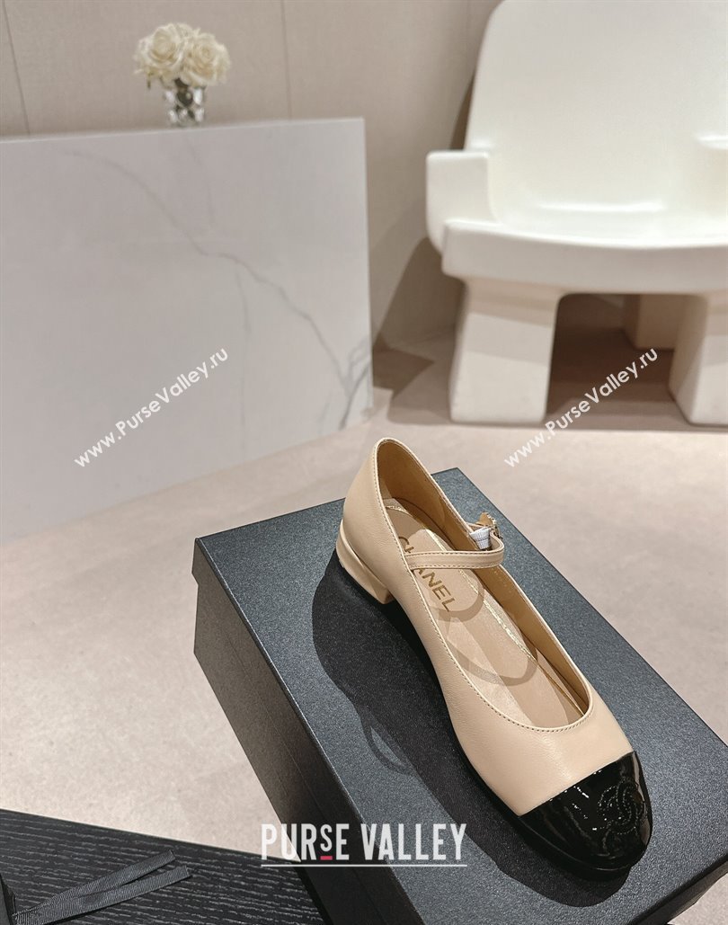 Chanel Mary Janes in Leather Beige and Patent Black 2024 (modeng-24040302)