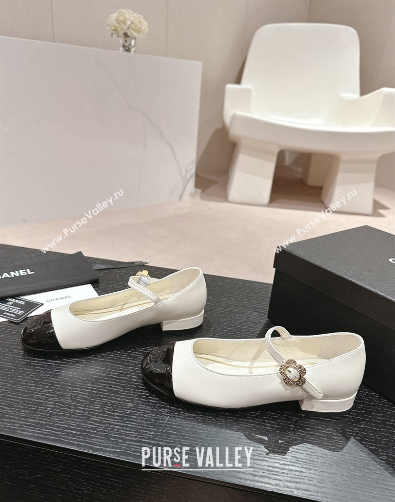Chanel Mary Janes in Leather White and Patent Black 2024 (modeng-24040303)