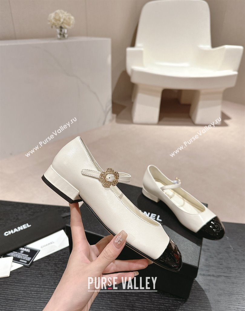 Chanel Mary Janes in Leather White and Patent Black 2024 (modeng-24040303)