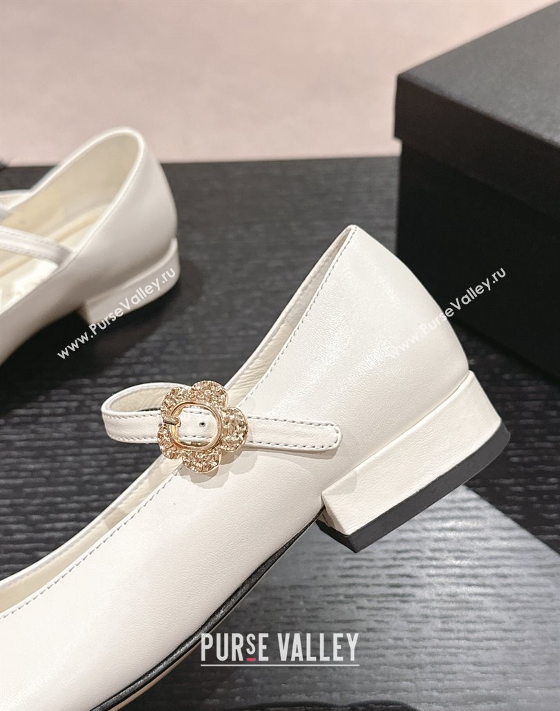 Chanel Mary Janes in Leather White and Patent Black 2024 (modeng-24040303)