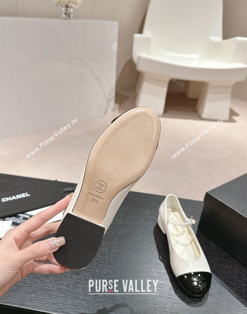 Chanel Mary Janes in Leather White and Patent Black 2024 (modeng-24040303)