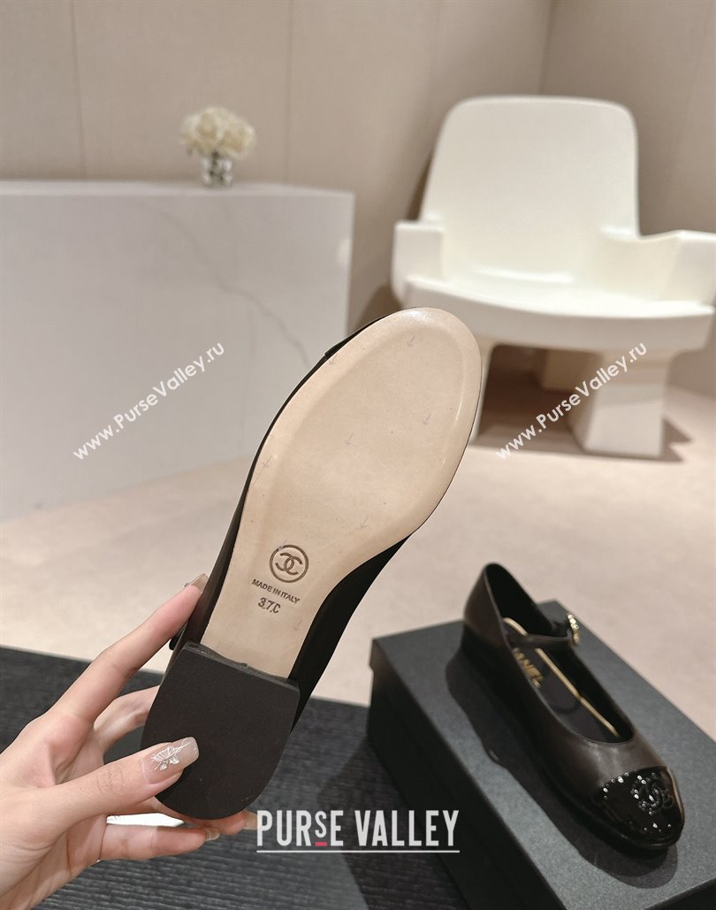 Chanel Mary Janes in Leather and Patent Black 2024 (modeng-24040304)