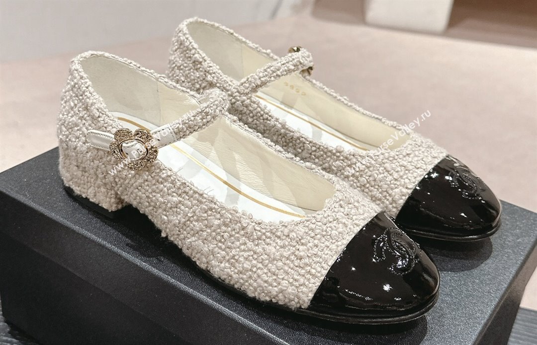 Chanel Mary Janes in Tweed Creamy and Patent Black 2024 (modeng-24040306)