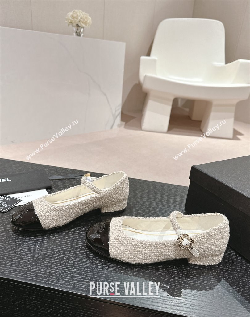 Chanel Mary Janes in Tweed Creamy and Patent Black 2024 (modeng-24040306)