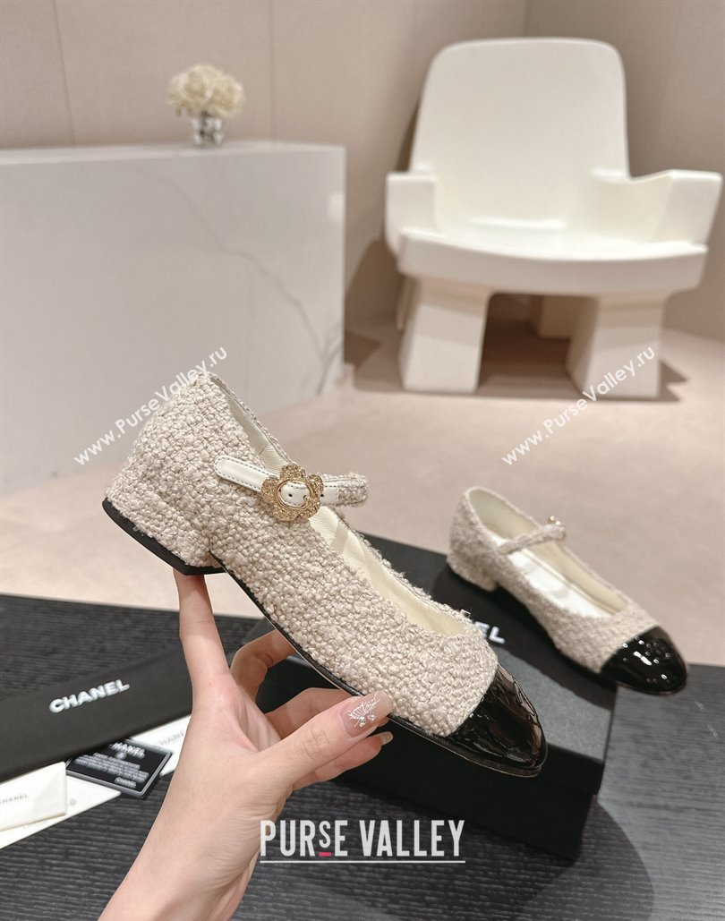 Chanel Mary Janes in Tweed Creamy and Patent Black 2024 (modeng-24040306)