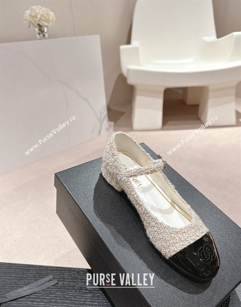 Chanel Mary Janes in Tweed Creamy and Patent Black 2024 (modeng-24040306)