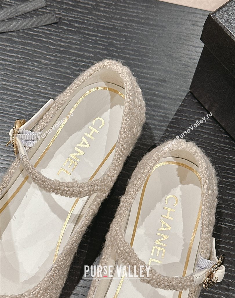 Chanel Mary Janes in Tweed Creamy and Patent Black 2024 (modeng-24040306)