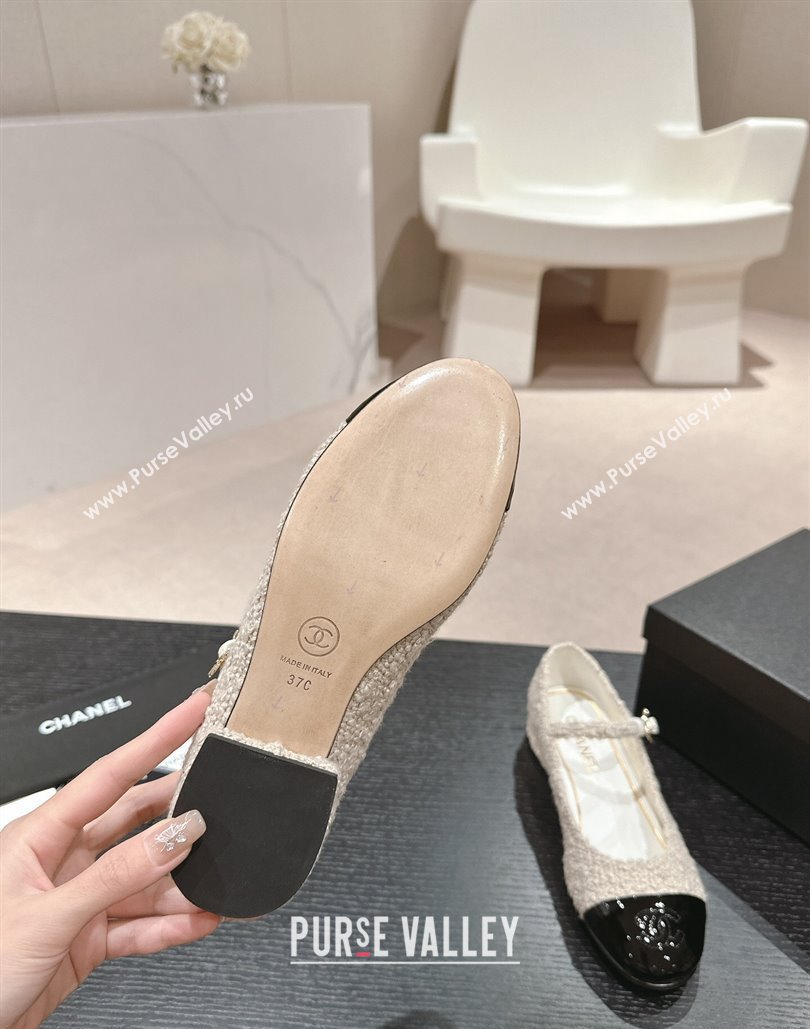 Chanel Mary Janes in Tweed Creamy and Patent Black 2024 (modeng-24040306)