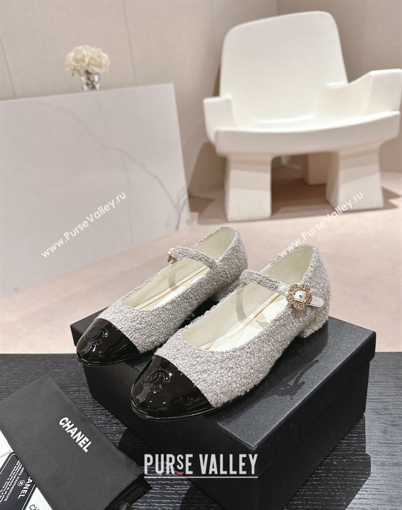 Chanel Mary Janes in Tweed Gray and Patent Black 2024 (modeng-24040305)