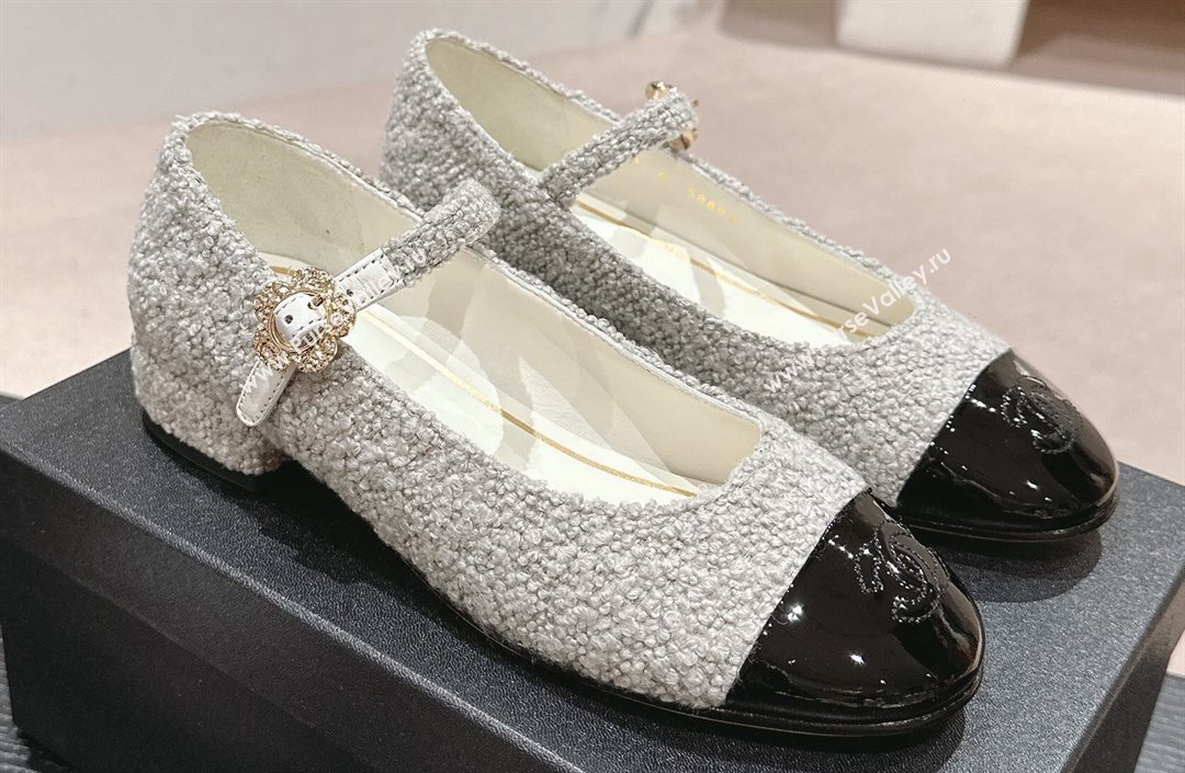 Chanel Mary Janes in Tweed Gray and Patent Black 2024 (modeng-24040305)