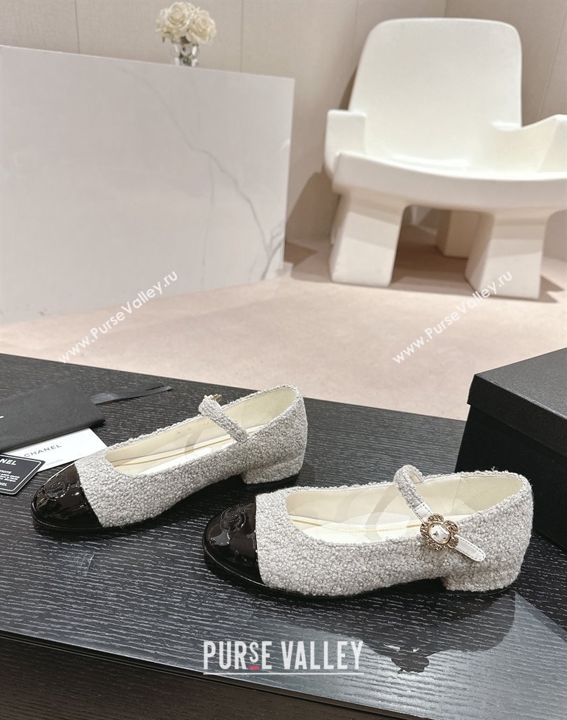 Chanel Mary Janes in Tweed Gray and Patent Black 2024 (modeng-24040305)