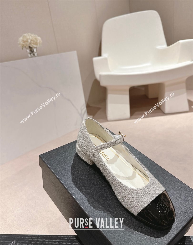Chanel Mary Janes in Tweed Gray and Patent Black 2024 (modeng-24040305)