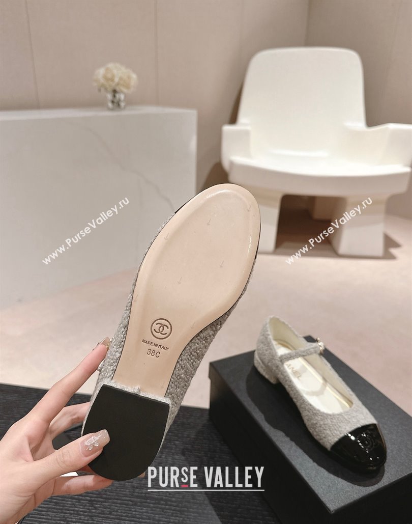 Chanel Mary Janes in Tweed Gray and Patent Black 2024 (modeng-24040305)