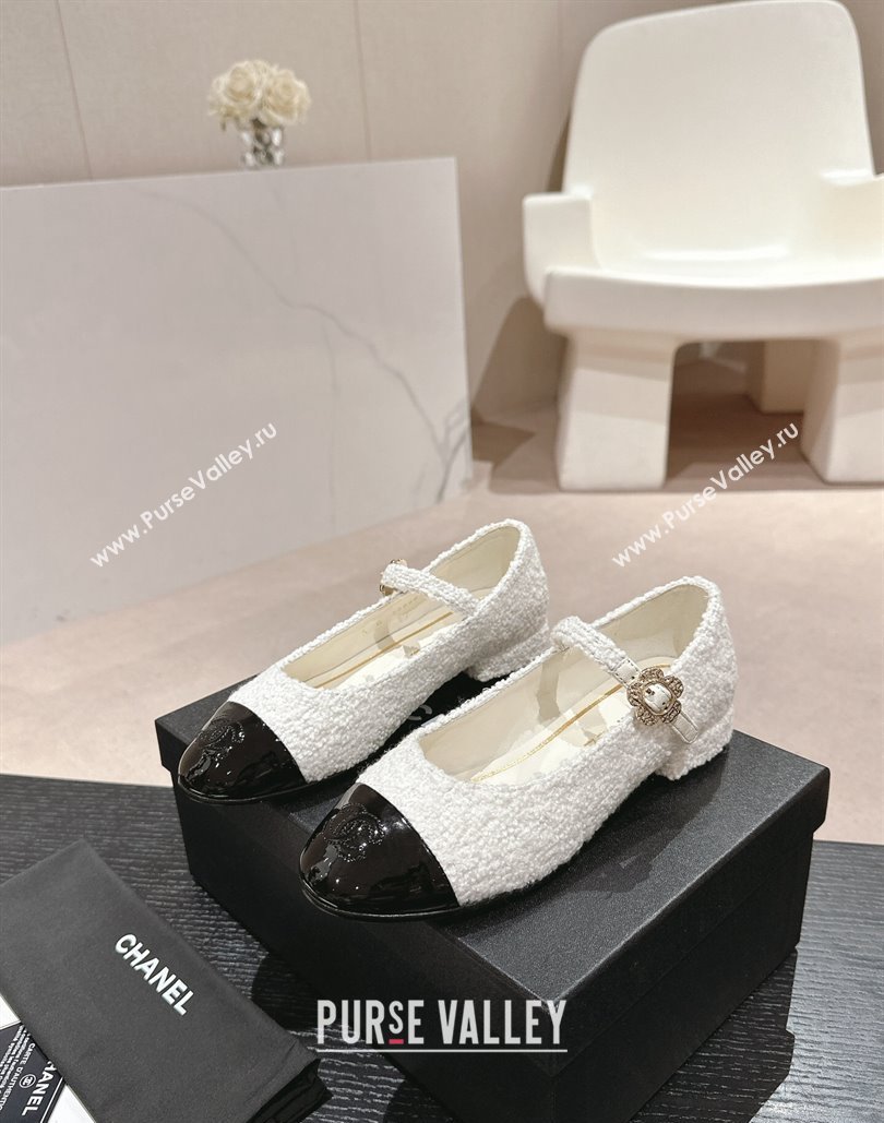 Chanel Mary Janes in Tweed White and Patent Black 2024 (modeng-24040307)