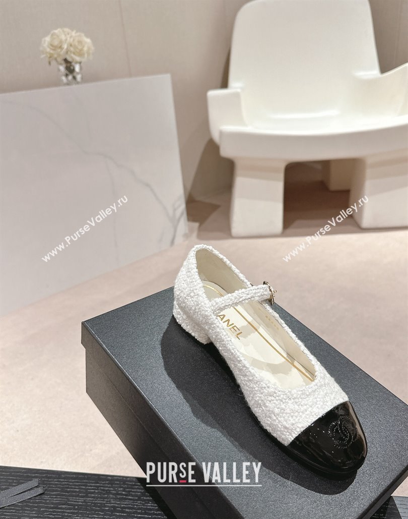 Chanel Mary Janes in Tweed White and Patent Black 2024 (modeng-24040307)