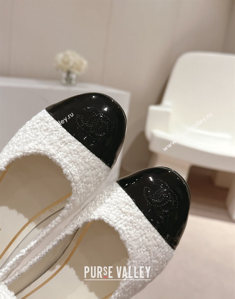 Chanel Mary Janes in Tweed White and Patent Black 2024 (modeng-24040307)