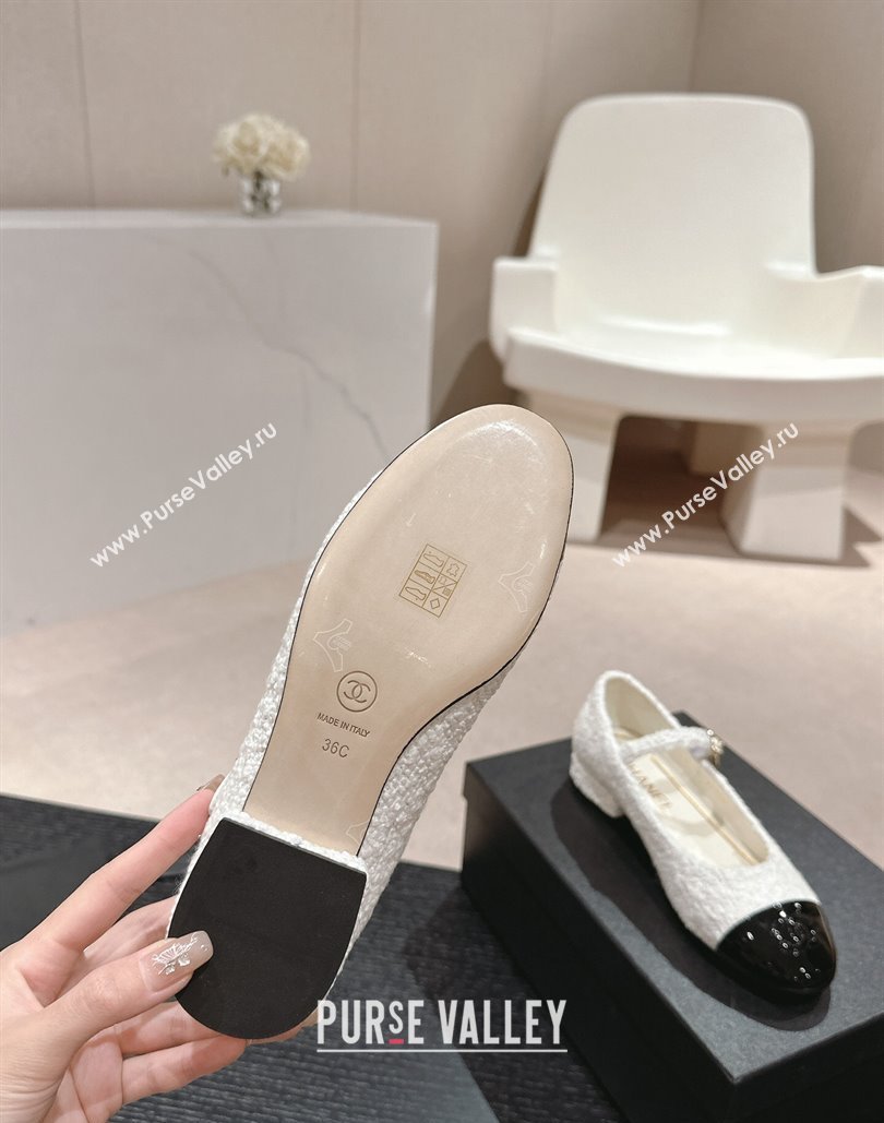 Chanel Mary Janes in Tweed White and Patent Black 2024 (modeng-24040307)