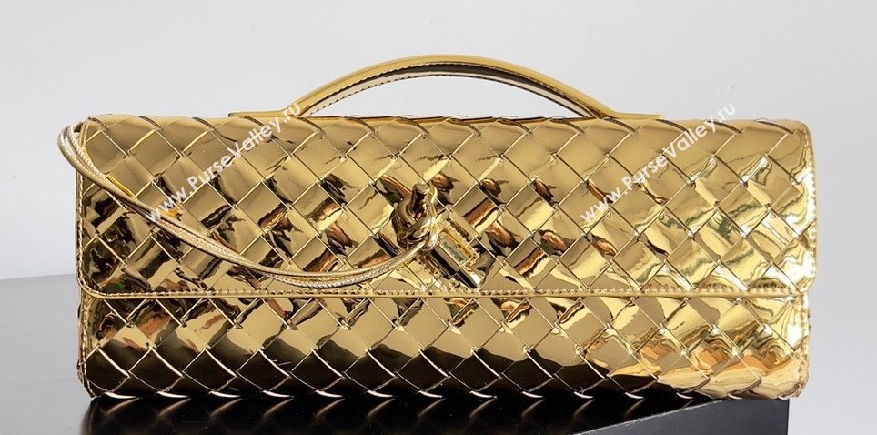 Bottega Veneta Long Clutch Andiamo With Handle Intrecciato leather bag Gold with metallic knot closure 2024 (misu-24040702)