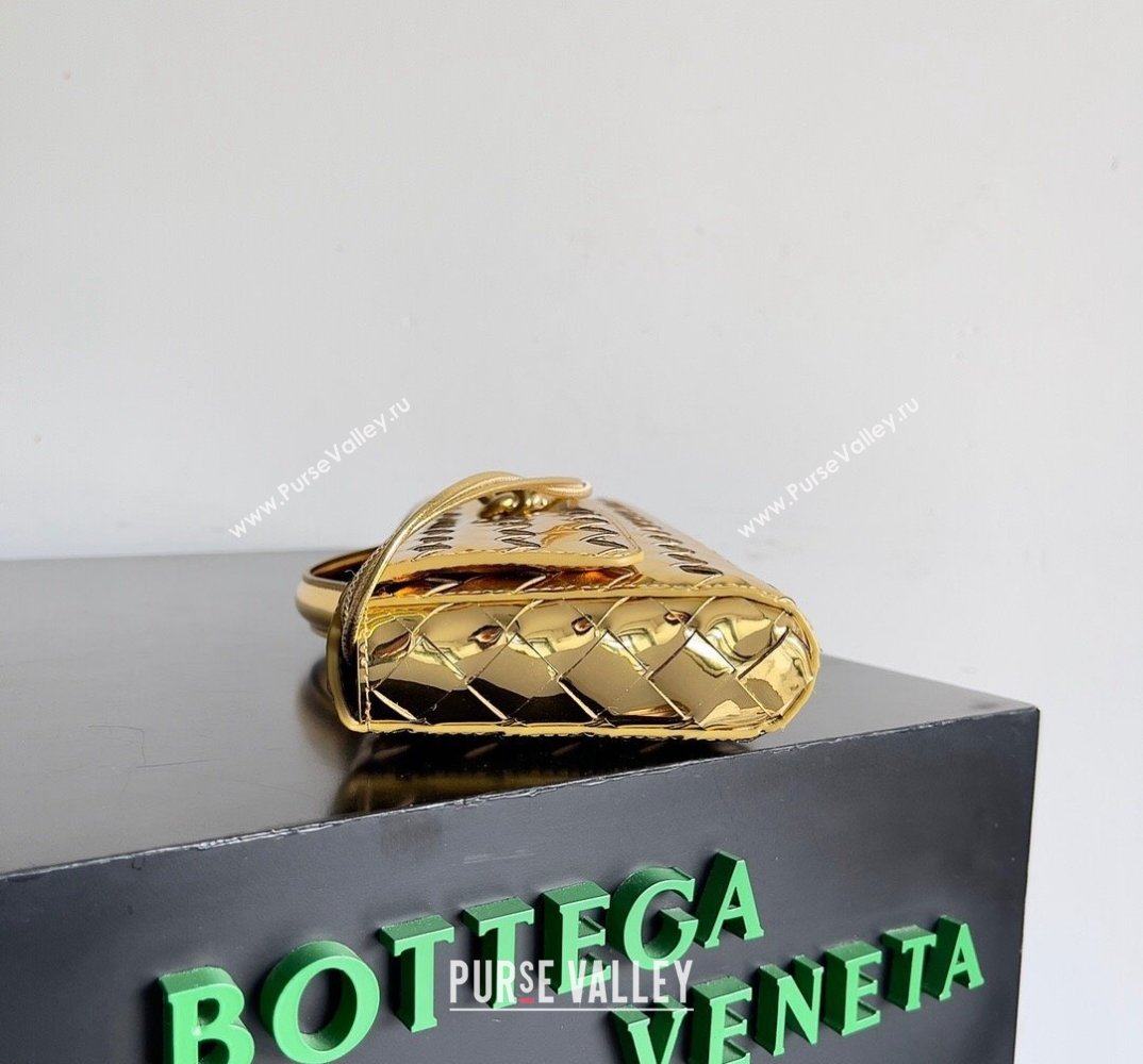 Bottega Veneta Long Clutch Andiamo With Handle Intrecciato leather bag Gold with metallic knot closure 2024 (misu-24040702)