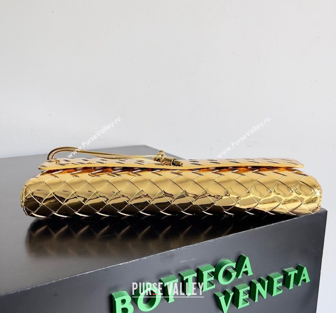 Bottega Veneta Long Clutch Andiamo With Handle Intrecciato leather bag Gold with metallic knot closure 2024 (misu-24040702)