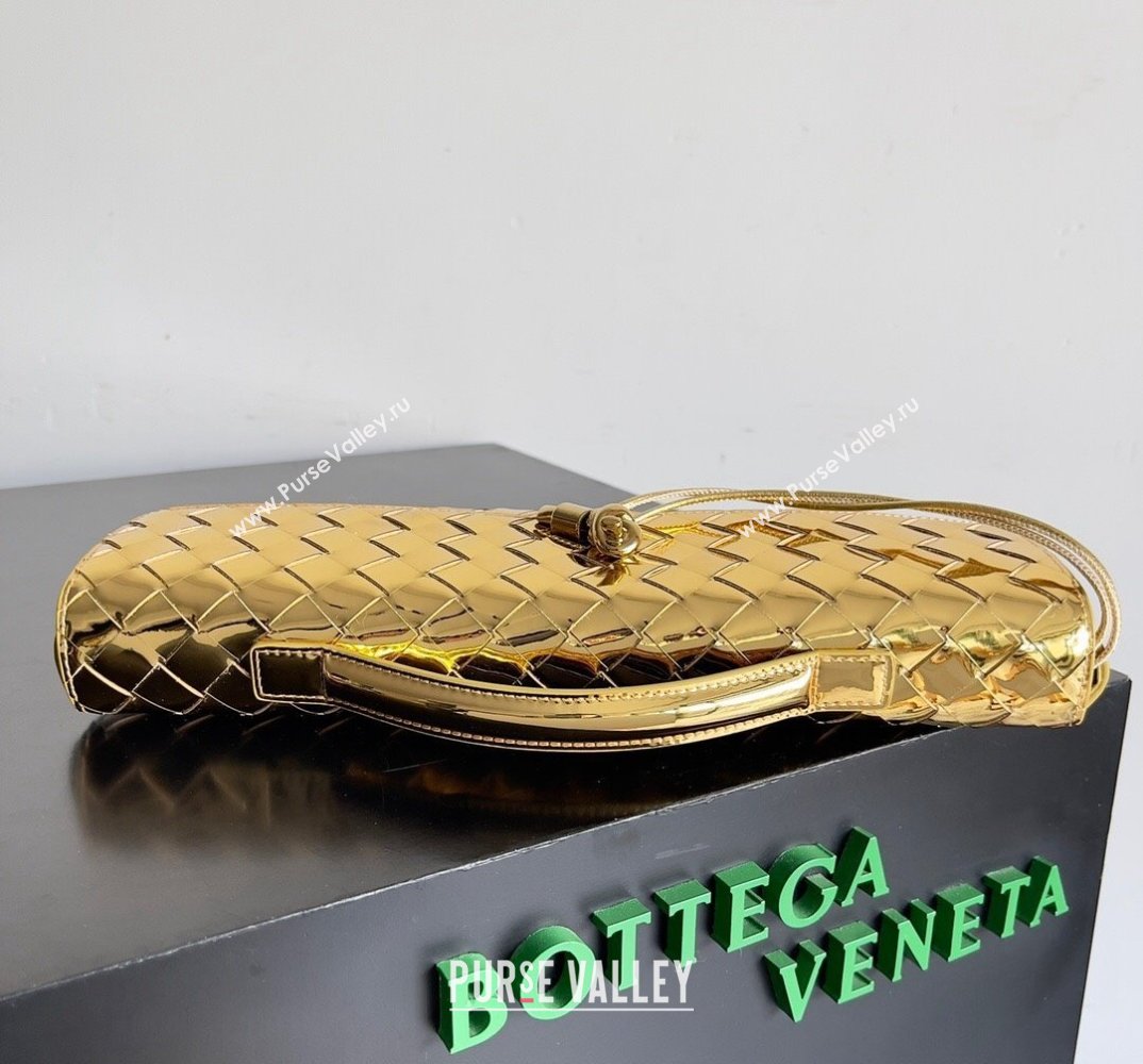 Bottega Veneta Long Clutch Andiamo With Handle Intrecciato leather bag Gold with metallic knot closure 2024 (misu-24040702)