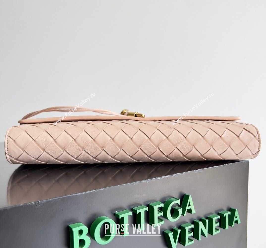 Bottega Veneta Long Clutch Andiamo With Handle Intrecciato leather bag Nude Pink with metallic knot closure 2024 (misu-24040701)