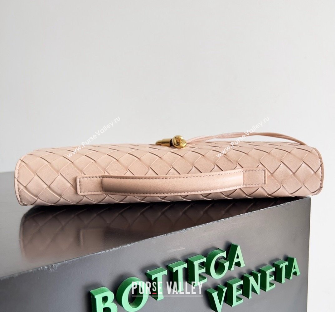 Bottega Veneta Long Clutch Andiamo With Handle Intrecciato leather bag Nude Pink with metallic knot closure 2024 (misu-24040701)