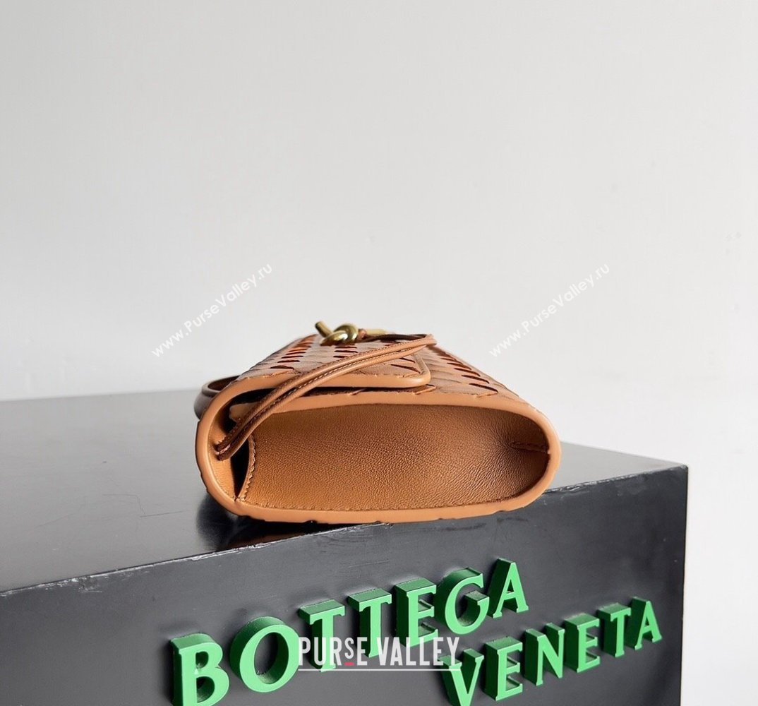 Bottega Veneta Long Clutch Andiamo With Handle Intrecciato leather bag Cognac with metallic knot closure 2024 (misu-24040704)