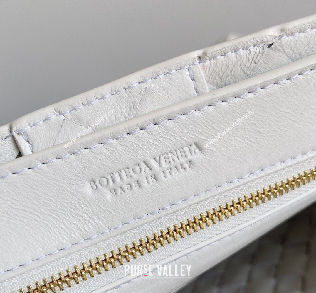 Bottega Veneta Small Andiamo Intrecciato leather top handle Bag White With Chain 2024 (misu-24040721)