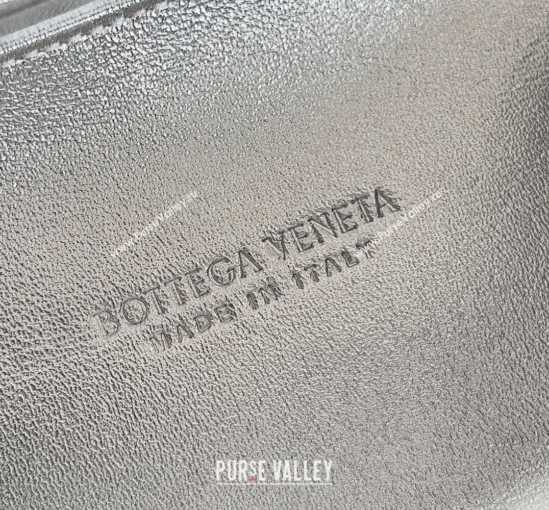 Bottega Veneta Intrecciato lamina leather Knot Minaudiere clutch Bag with wavy bicolor Pavimento effect 2024 (misu-24040817)