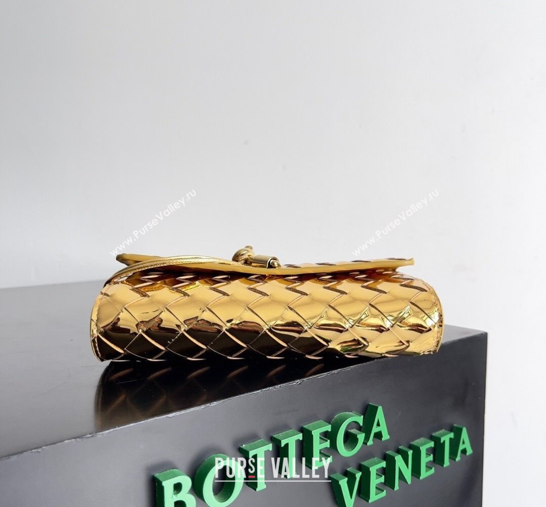 Bottega Veneta Andiamo Large Flap Wallet Gold with metallic knot closure 2024 (misu-24040709)