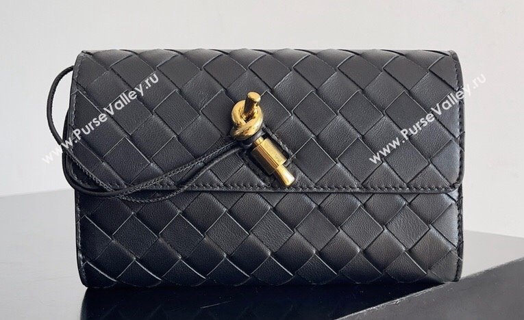 Bottega Veneta Andiamo Large Flap Wallet Black with metallic knot closure 2024 (misu-24040706)